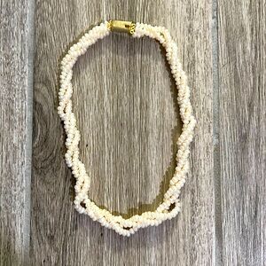 Imitation freshwaterer pearl twist necklace
